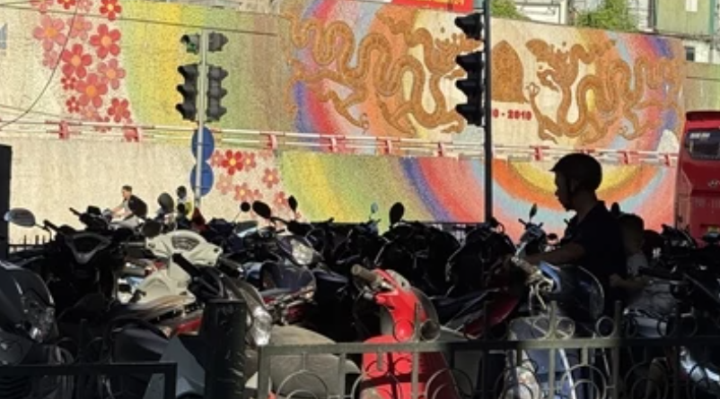 Kebakaran Landa Jembatan di Hanoi Vietnam, 500 Motor Hangus